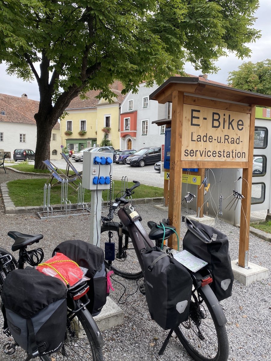 KTM, panniers, ebike ladestation, bike charging